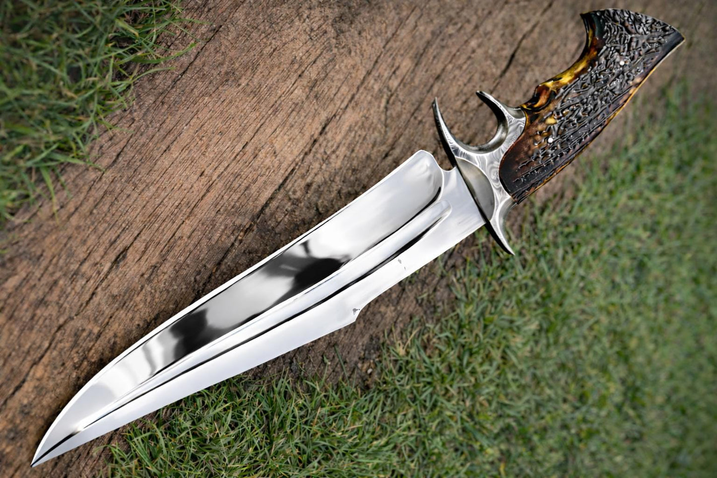 Kézzel készített D2 acél Bowie kés, szarvasmarha nyél, bőr tok HawkEdge