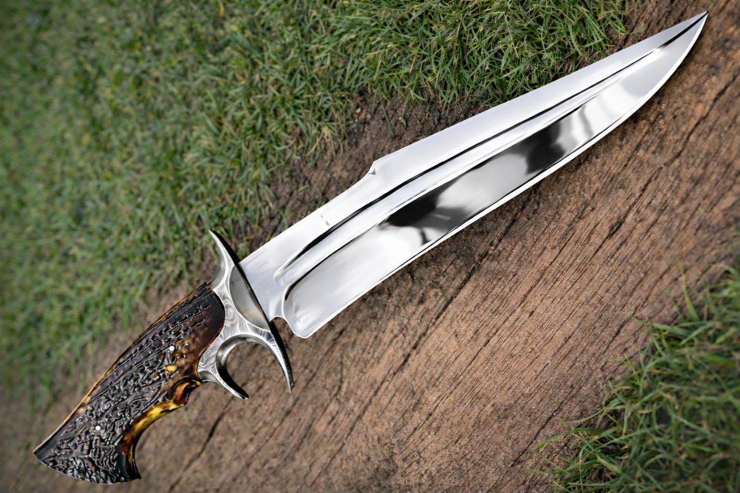 Kézzel készített D2 acél Bowie kés, szarvasmarha nyél, bőr tok HawkEdge